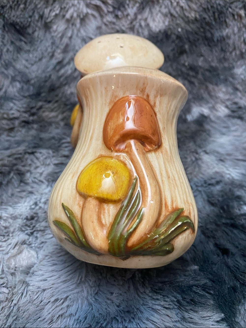 Vintage Hand-Painted Mushroom Ceramic Salt and Pepper Shakers - Yellow & Brown - Picture 12 of 16